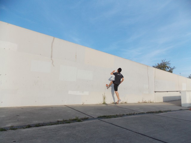 Trace running up a wall doing the fisrt step at hip height.